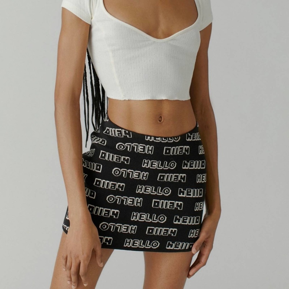 NWT UO “Hello” Scoop-waist Graphic Mini Skirt Black Cream Sz M/L